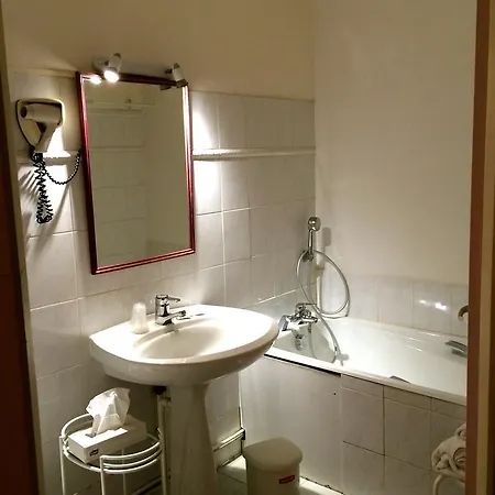 Hotel La Ferme De Thoudiere 2*