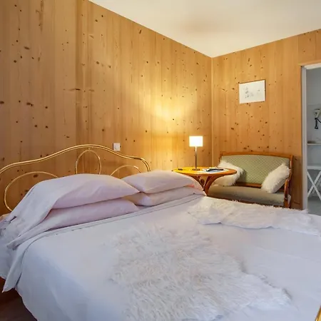 Hotel La Ferme De Thoudiere 2*